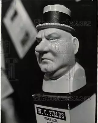 1970 Press Photo W.C. Fields Decanter At Kansas Liquor Convention - Lry26111 • $24.88