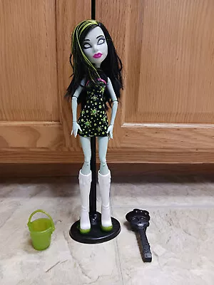 Monster High Ghoul Fair Scarah Screams Doll Complete Green Bucket Purse W/stand • $60