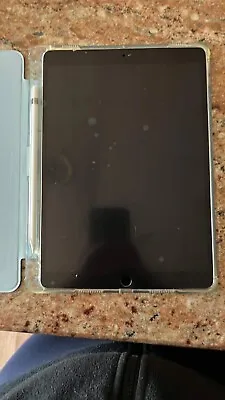 £75 • Buy Ipad Air 3 (screen Is Internally Broken But Still Works With A Replacement)
