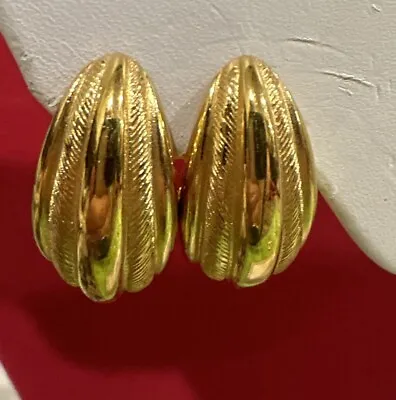 Vintage Napier Signed Gold Tone Textured Oval Hoop Pierced Earrings • $10.99