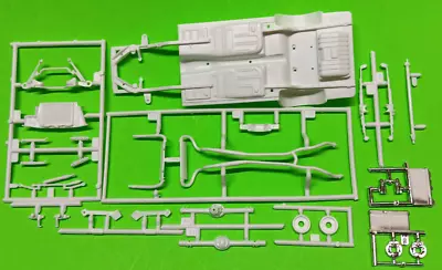 1967 Ford Mustang GT 1/25 Frame Chassis Axle Rear End Chrome Disc Brakes AMT  • $13.99