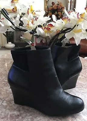 Michael Kors Aileen Black Leather Zipper Wedge Ankle Boot Sz 7.5M EUC MSRP $225 • $82.49