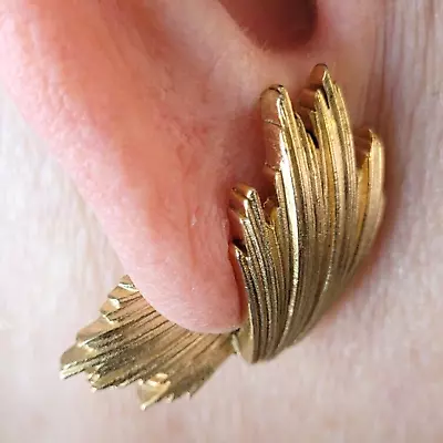 Vintage 50s 60s Crown Trifari Clip On Earrings Goldtone Abstract Leaves MCM  • $26