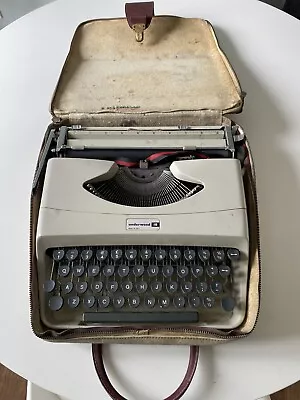 Vintage Underwood 18 Typewriter Made In Italy With Case • £36.60