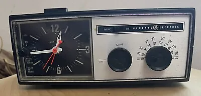 Vintage GE Walnut Grain AM/FM Electric Alarm Clock Radio Model C4506F Works! EUC • $26.99