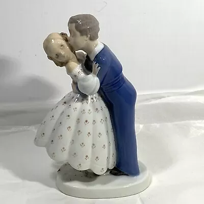 B &G Bing Grondahl 7.5” Figurine Copenhagen Denmark #2162 FIRST KISS Porcelain • $29.95