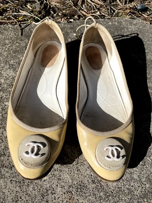 $50 • Buy Vintage Genuine Chanel Flats, Size 39.5