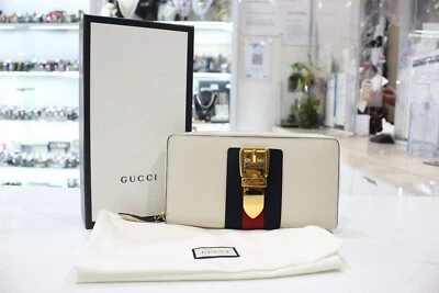$599 • Buy Gucci Sylvie White Leather Zip Around Wallet