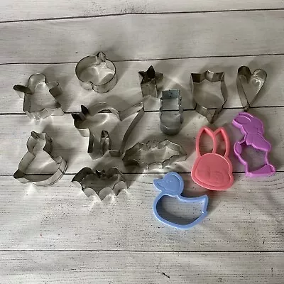 Vintage Lot Of 13 Metal Cookie Cutters - Halloween Easter Tulip Bats Cat Ghost • $12.99