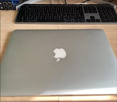 Apple MacBook Air A1466 13.3  (Early 2015) READ DESCRIPTION • £70