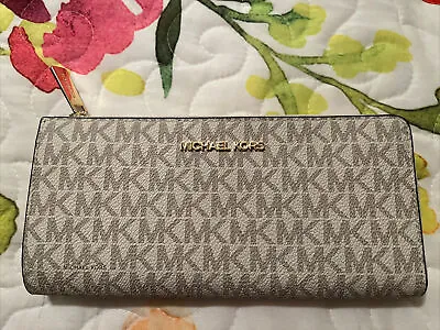 Michael Kors Jet Set Travel Large Signature Logo Quarter-Zip Wallet Vanilla • $70