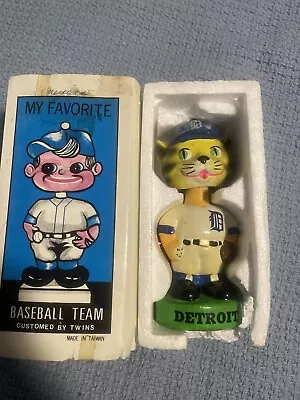 SUPER RARE VINTAGE 1960s DETROIT JAPANESE CAT MASCOT HEAD BOBBLE HEAD • $200