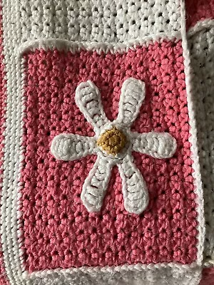 VINTAGE Hand Made Knit Crochet DAISY Afghan Blanket APPROX 90 X66  • $35