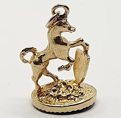 Horse With Sheild Agate Fob Pendant 9ct Yellow Gold • £235