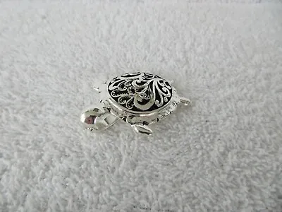 Lovely Silver Toned Metal Turtle Design Brooch With Magnetic Clasp! • $7.77