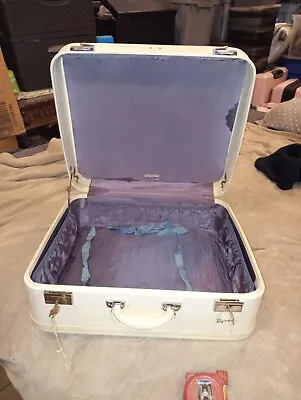 Vintage Skyway Luggage White • $15