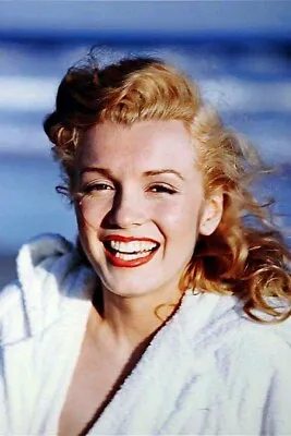Marilyn Monroe Pre-Owned Beautiful Home Item For Serving Goodies  • $3900