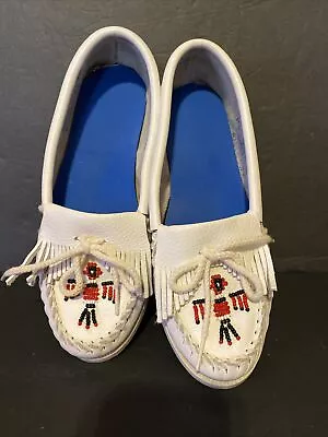 Minnetonka White Leather Moccasins Beaded Thunderbird Womens Size 8 USA • $29