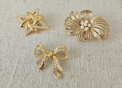 (3) VTG Gold Tone Brooch Monet M Jent Bow Faux Pearl • $0.99