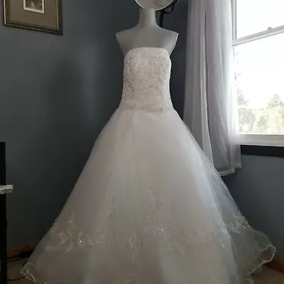 Mori Lee Size 14 Sleeveless Wedding Gown Dress • $175