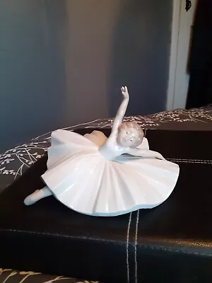 Nao By Lladro Figurine  # 1423  'A Dancer's  Pose '  • £50