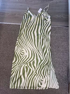 Ladies BNWT Sz 10* Fine Green/Ivory Print Side Split Satin Dress❤️Primark L48In • £8