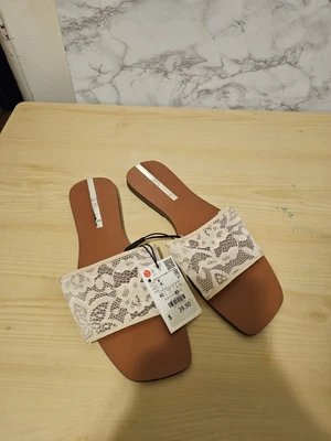 $20 • Buy Zara Womans Slip On Flat Sandals With Lace Toe Strap - Size 9