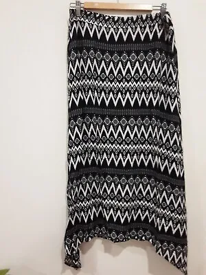 Ed.it.ed    Skirt  Size 12   Black & White Geo Print Maxi Skirt   Viscose • $25