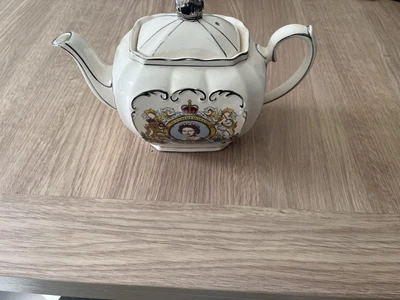 £10 • Buy Vintage Sadler Queen Elizabeth Silver Jubilee Teapot 1977