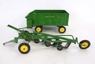 VINTAGE 1960s ERTL JOHN DEERE TRACTOR 4 BOTTOM PLOW And Chuck Wagon • $29.99