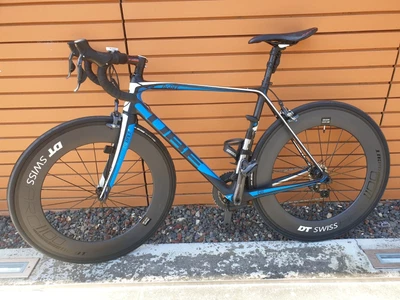 $2500 • Buy Carbon Composite Road Bike - Di2, Carbon Wheels