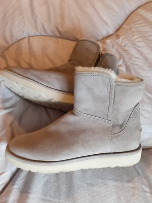 £40 • Buy BNWD (unworn) Ladies Genuine UGG 'Abree' Dove Grey Suede Lined Ankle Boots UK5-6