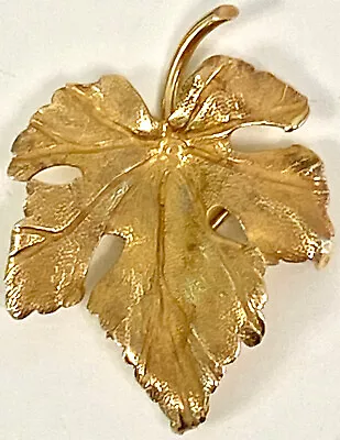 14K Solid Yellow Gold  MAPLE LEAF Ladies Pin Brooch 2.80 Grams 1 1/2  In Size • $75