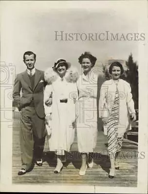 1935 Press Photo Jack Moffett And Family Stay At Fleetwood Hotel In Miami Beach • $19.99