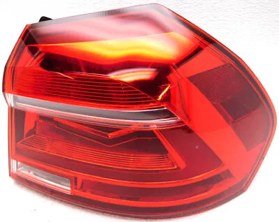 OEM Volkswagen Passat Right Passenger Quarter Mounted Tail Lamp 561-945-208-B • $83.99