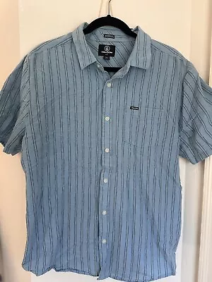 Volcom Short Sleeve Button Up Large • $17