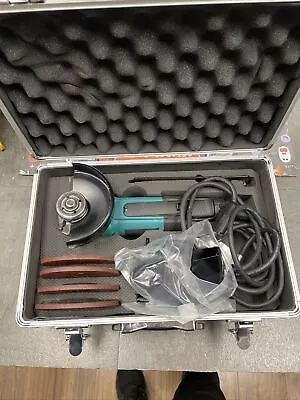 Makita 9557PB 120V 114mm Angle Grinder W/ Case + Accessories • $70