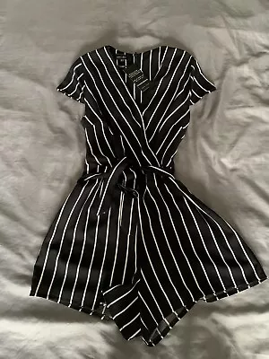 NEW Size 8 NEW LOOK Black White Pinstripe Belted V Neck Playsuit • £17.65