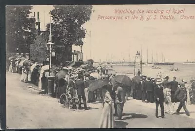 Isle Of Wight Postcard - Watching The Landing Of Royal Personages Cowes RS12542 • £3