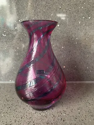 CAITHNESS Scotland HANDMADE HEAVY CRANBERRY SPIRAL GLASS VASE - 14.5cm - 580g • £10.99