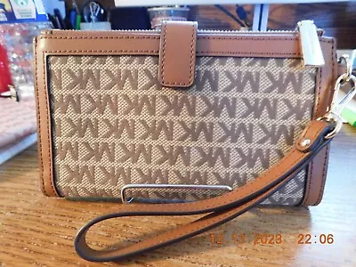 NWT Michael Kors Jet Set Double Zip Wristlet Wallet Beige/Ebony • $25