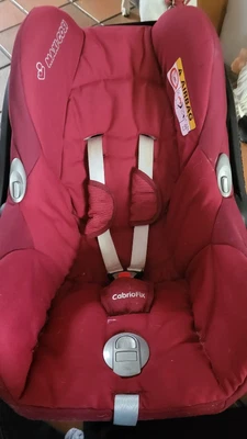 £19.99 • Buy MAXI-COSI Cabrio Baby Car Seat Red With Newborn Insert, Sunshade, Rain Covers