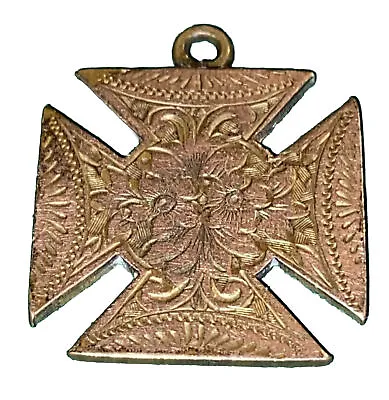 Engraved Gold Tone Vintage Maltese Cross • £7.50