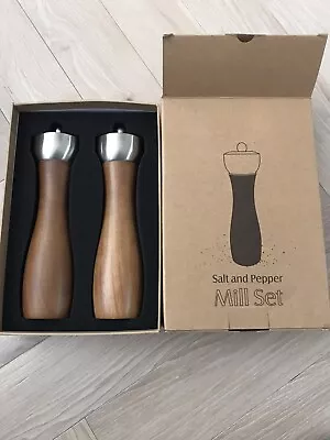 Salt & Pepper Mill Set • £9