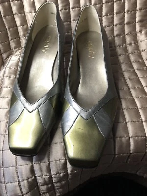 £4 • Buy Ladies Size 7.5/40.5 Leather Equity Shoes  Silver/green 2 Inch Heels 