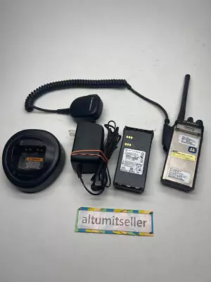 MOTOROLA HT750 VHF 136-174 MHz 16CH 5W Two-Way Radio W/ MIC AAH25KDC9AA3AN • $89.99