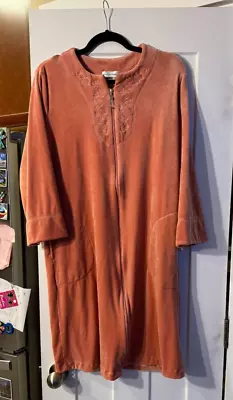 Vintage Miss Elaine Zip Up Robe Size Small Rust Pockets Housecoat Granny • $15.99