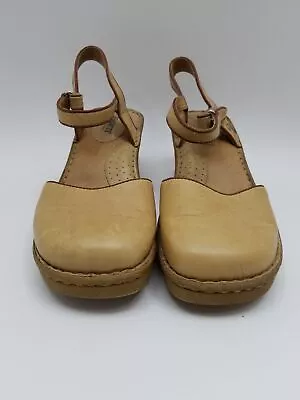 Women's BORN Brown Wedge Sandals 9 • $14.99