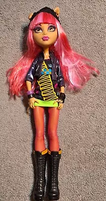 Mattel Monster High 13 Wishes Howleen Wolf Doll Dressed Outfit Pink Hair Glove • $32