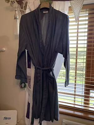 Men’s Thin Grey Stripe Extra Large Dressing Gown Robe XL • £4